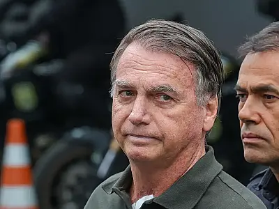 Após retirada de lesões da pele, Bolsonaro volta à prisão domiciliar