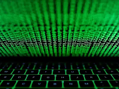 Apagão cibernético global paralisa voos e afeta setores essenciais