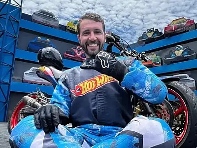 Beto Carrero suspende apresentações após morte de piloto em show radical