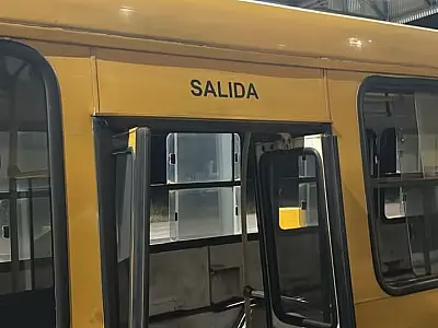 Falso ônibus escolar com letreiro em espanhol é apreendido com carregamento de maconha