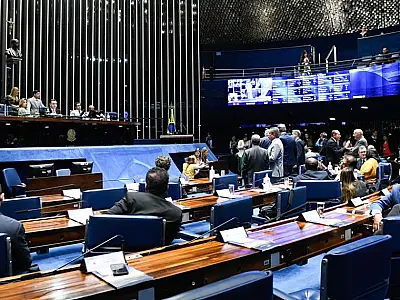 Medida de reajuste do salário mínimo e ampliação da isenção de IRPF é sancionada