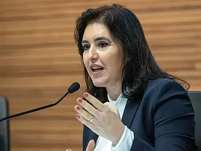 Ministra afirma que juros altos do Banco Central sufocam o contribuinte