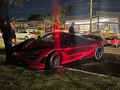 Colisão de luxo em MS: McLaren de R$ 3 milhões abandonada após acidente em Campo Grande