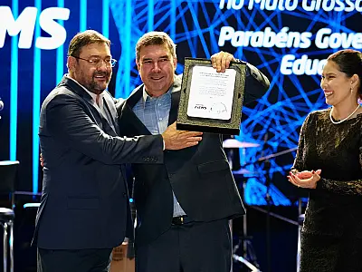 Fiems celebra 46 anos com homenagem a governador por gestão positiva