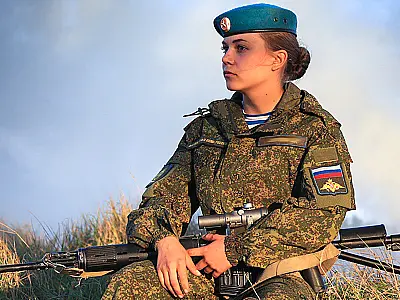 Mulheres nas Forças Armadas russas: salários elevados atraem combatentes
