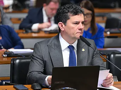 Moro pede vista e barra PEC que acaba com aposentadoria compulsória de magistrados