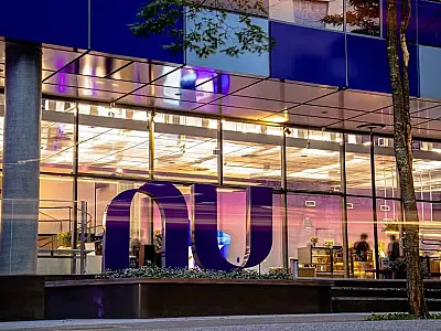 Funcionários do Nubank reagem ao fim do trabalho remoto e protestos resultam em demissões