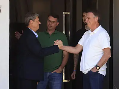 Planalto vê campanha de Flávio Bolsonaro estruturada e observa tensão com Tarcísio e seus aliados