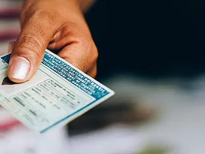 Mais barato, sem complicação e trânsito mais seguro: veja o que muda com a nova proposta para tirar