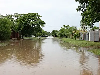 Tempestade inunda ruas de Porto Murtinho com acumulado de 93 mm em 5 horas