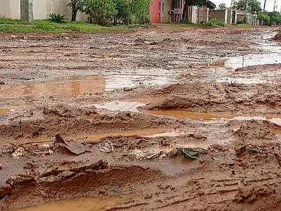 Forte chuva causa alagamentos e desespero em moradores de diversos bairros de Campo Grande