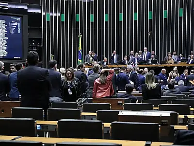 Deputados de esquerda apresentam projeto para transformar resolução sobre aborto em menores em lei