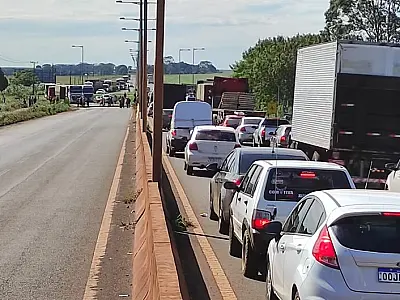 Indígenas continuma bloqueio na MS-156 em Dourados para exigir fornecimento de água nas aldeias