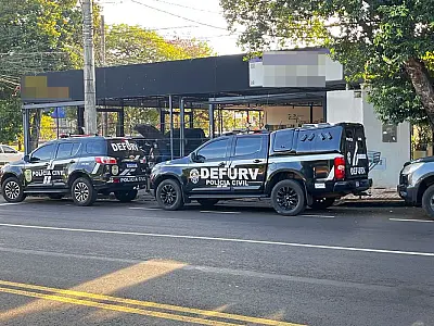 Quadrilha de placas falsas é alvo de operação; três são presos