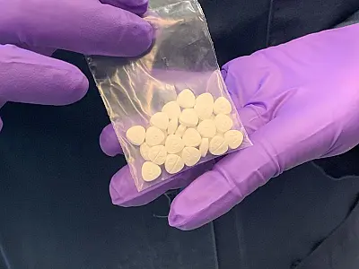 Alerta no Brasil: nova droga 50 vezes mais potente que fentanil é identificada pela Unicamp