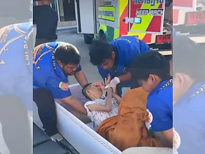 Idosa dada como morta desperta dentro de caixão e interrompe cerimônia de cremação na Tailândia