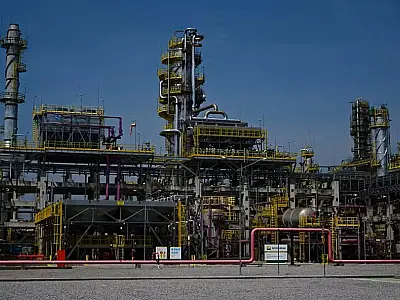 Preço do petróleo dispara com avanço da guerra no Oriente Médio