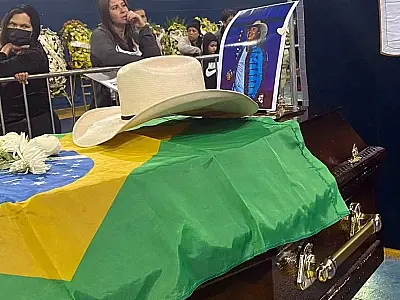 Joao Carreiro é sepultado em Cuiabá após muita comoção