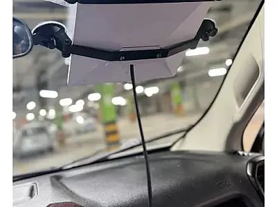 Uso indevido de antena starlink no para-brisa pode gerar multa e colocar motoristas em risco