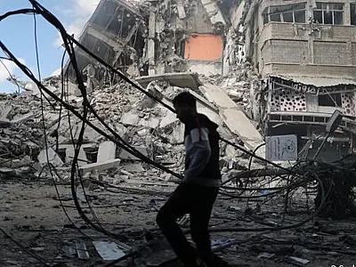 Irã promete resposta após ataque fatal contra soldados em Damasco, Israel permanece em silêncio
