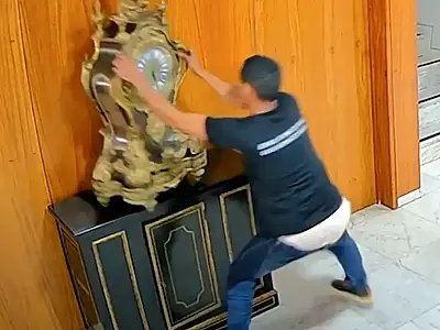 Moraes manda prender homem que quebrou relógio histórico do Planalto