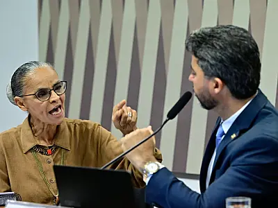 Bate-boca entre Marina Silva e senadores termina com saída da ministra de sessão no Senado