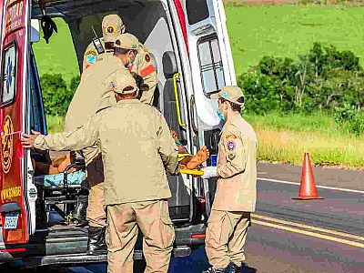 Após serem espancadas e deixadas seminuas à beira da estrada, duas mulheres são resgatadas