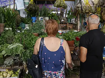 Tradição e fé impulsionam busca por banhos e ervas no fim de ano