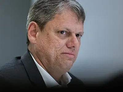 Tarcísio de Freitas oficializa apoio a Flávio Bolsonaro para a Presidência em 2026