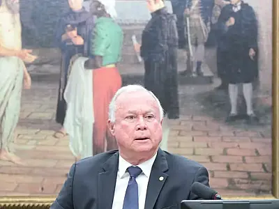CCJ da Câmara aprova avanço de PEC que pode acabar com escala 6x1