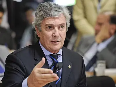 Fernando Collor  tem julgamento suspenso e permanece preso após decisão de Gilmar Mendes