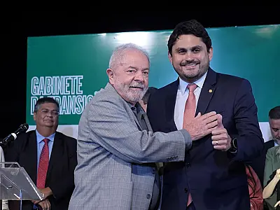 Ministro das Comunicações é  suspeito de desviar verbas para cidade governada pela família