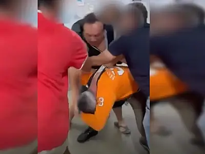 Professor recebe nove socos de pai de aluna após bronca por celular