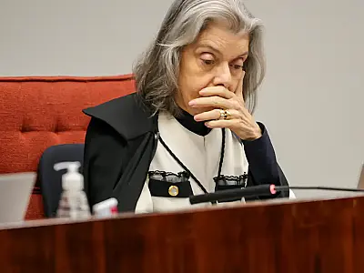 STF retoma julgamento de Bolsonaro; Cármen Lúcia vota
