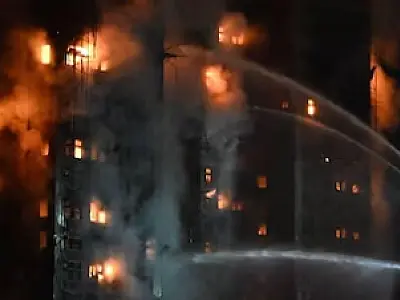 Incêndio em Hong Kong deixa 44 mortos e centenas desaparecidos em complexo residencial