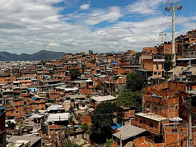 Área ocupada por favelas quase triplicou em 40 anos no Brasil