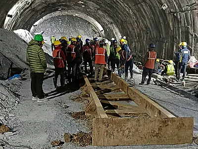 Desespero e esperança: Trabalhadores indianos aguardam resgate em túnel há 14 dias