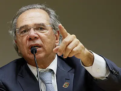 "Tsunami" conservador sacode a ordem global, diz Paulo Guedes