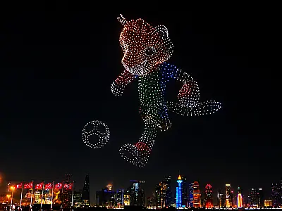 Show de drones encanta torcedores e antecipa espetáculo da abertura da Copa do Mundo