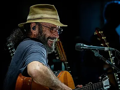 Almir Sater encerra o domingo em grande estilo no Encontro de Violeiros e celebração Nipônica em MS