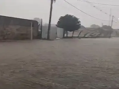 Temporal causa alagamentos e deixa cidade em alerta máximo no MS