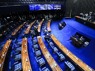 Senado segue Câmara e também derruba decreto do IOF
