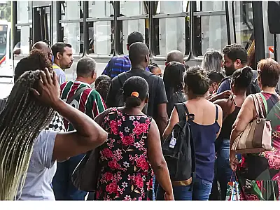 IBGE: desemprego recua para 6,2% em maio, o menor desde 2012