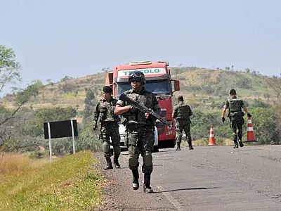 Operação com Exército, Marinha e Aeronáutica busca combater tráfico e crime nas regiões fronteiriças