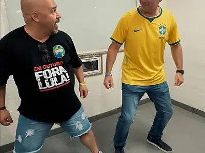 Flávio Bolsonaro grava vídeo com influenciador em evento partidário e gera boatos nas redes sociais