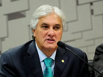 STF suspende multa de R$ 1,5 milhão de Delcídio do Amaral