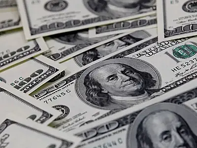 Dólar cai e bolsa sobe com resultados econômicos e expectativas políticas