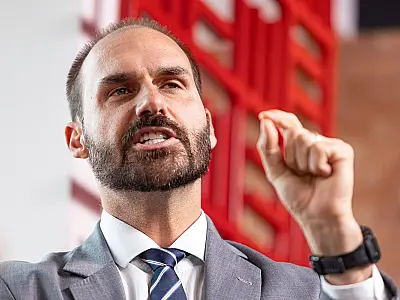 Eduardo Bolsonaro atribui redução de tarifas dos EUA a fatores internos e critica atuação do STF