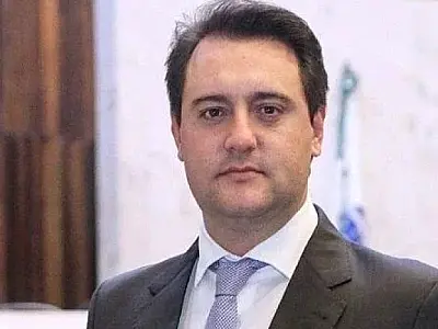 Centrão intensifica movimentos para 2026 após lançamento de Flávio Bolsonaro