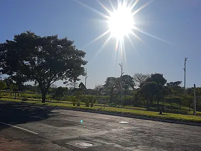 Fim de semana promete calor intenso e pancadas de chuva isoladas em Mato Grosso do Sul